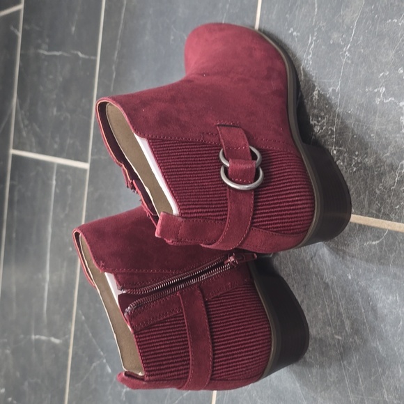Market & Spruce Women's Burgundy Ankle Bootie Boots Wedge Suede Zipper - Picture 5 of 8